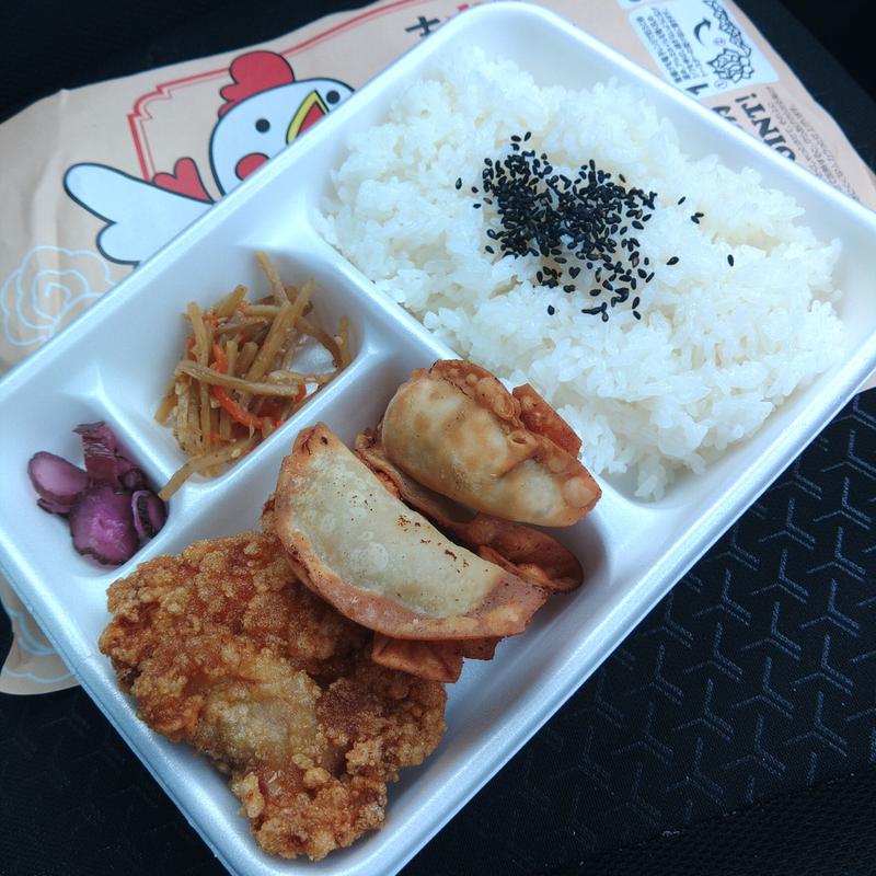 餃子唐揚げ弁当(からあげ専門 まつむら商店 前沢店)
