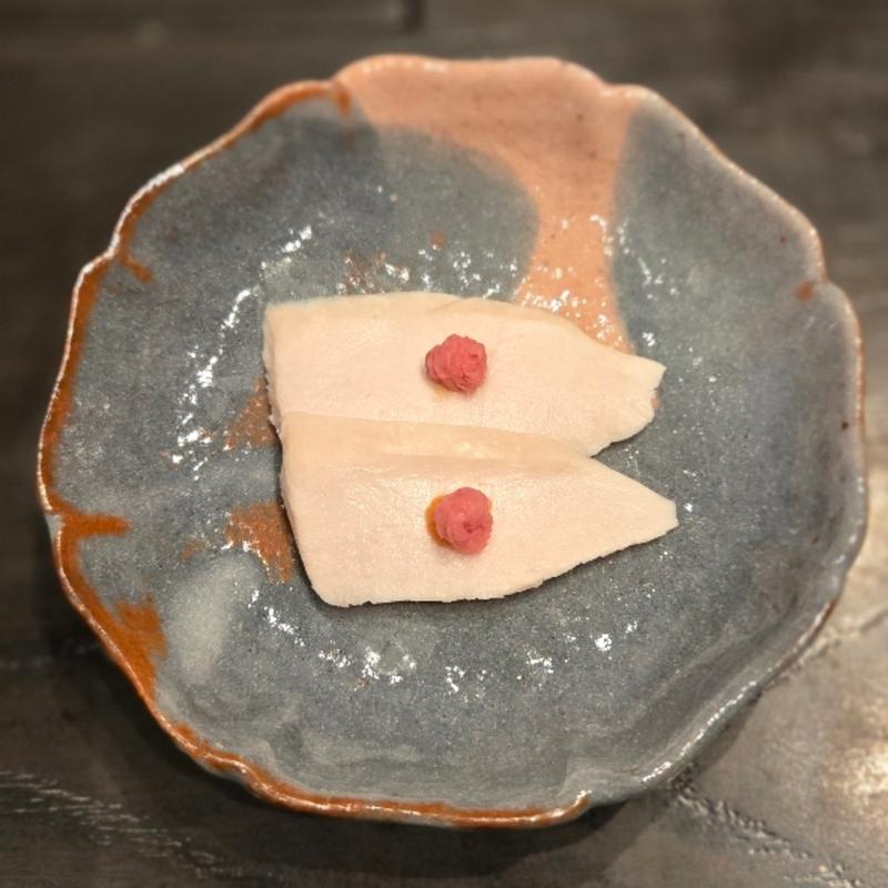 蒸し鶏 桜の葉 梅肉(鳥匠 いし井)