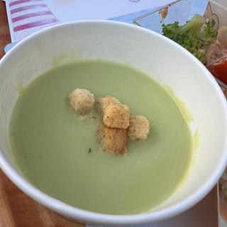 ポテトとグリーンピースのスープ(ミゲルズ・エルドラド・キャンティーナ)
