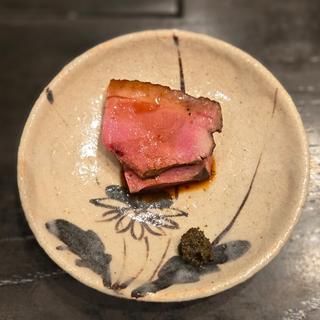 京都産「七谷鴨」のロース赤ワイン煮 塩漬けした生胡椒(鳥匠 いし井)