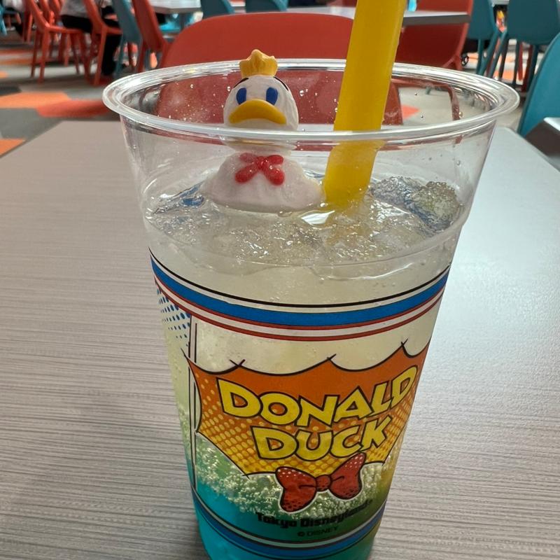 スペシャルドリンク（オレンジドリンク＆パイナップル）(プラズマ・レイズ・ダイナー)