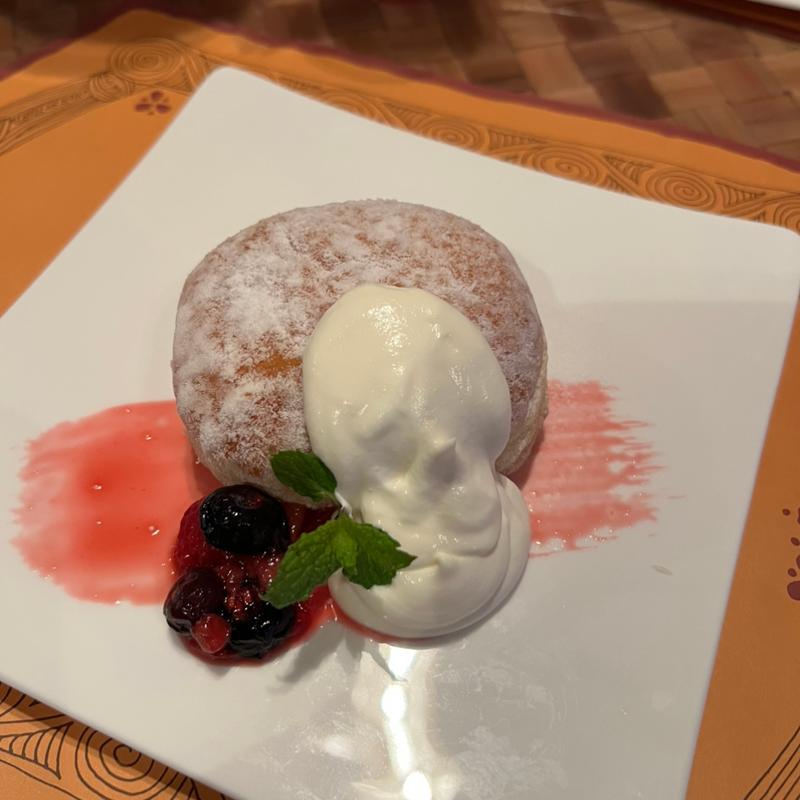 チーズクリームドーナツ(ポリネシアンテラス・レストラン)