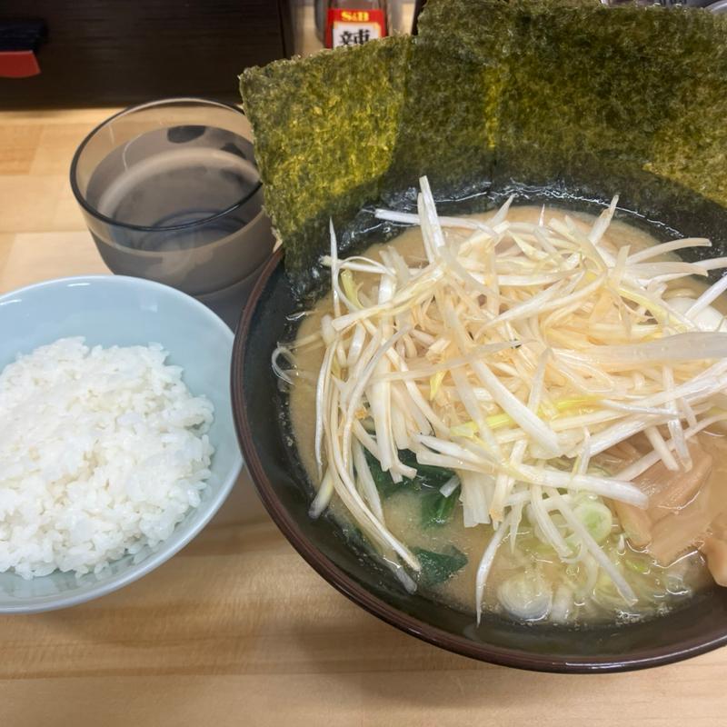 醤油豚骨ラーメン白髪ネギ(横浜家系らーめん あみ家)