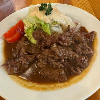 照り焼きステーキとサラダ