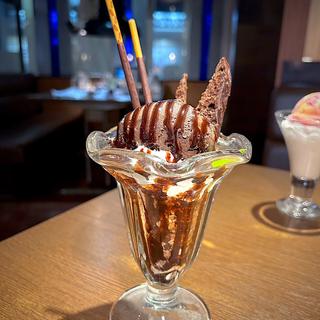 チョコアイスのティラミスパフェ