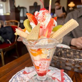 フルーツパフェ