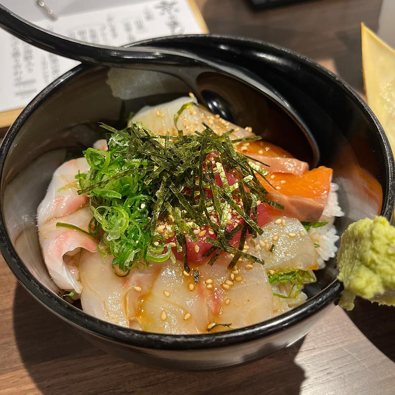 海鮮ゆっけ丼(炭火酒場 イコ＝ル)