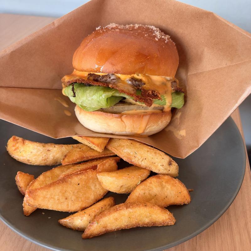 チーズバーガードリンク付レタス追加(CAFE & BAR OMNIBUS)