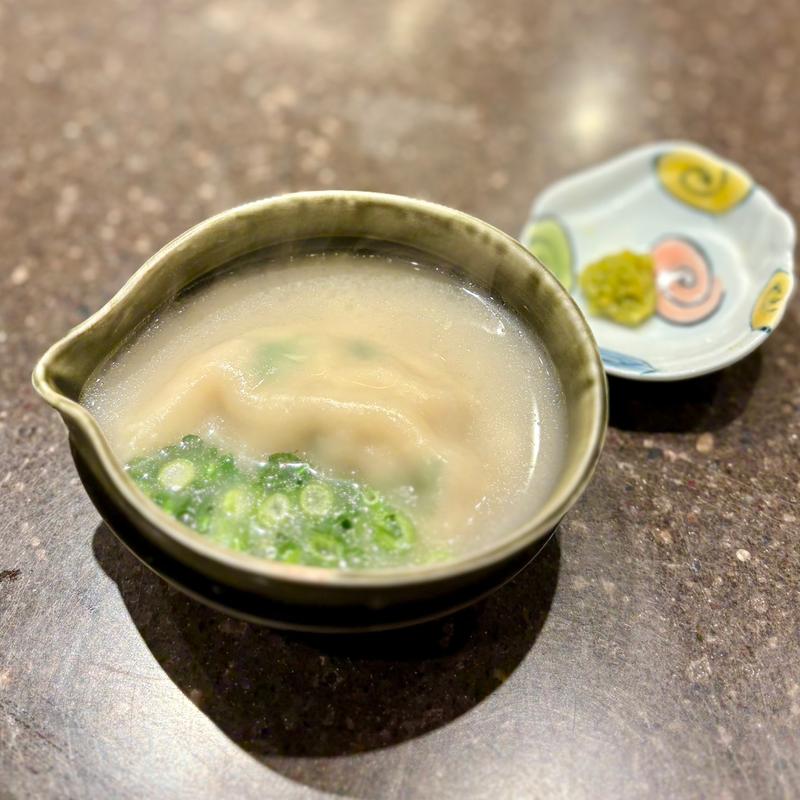 博多の一口炊き餃子(博多小皿鉄板 べっぴんしゃん)