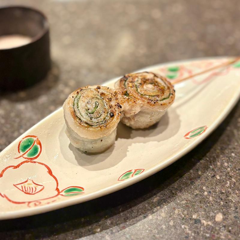 博多の定番しそ豚巻き串(博多小皿鉄板 べっぴんしゃん)