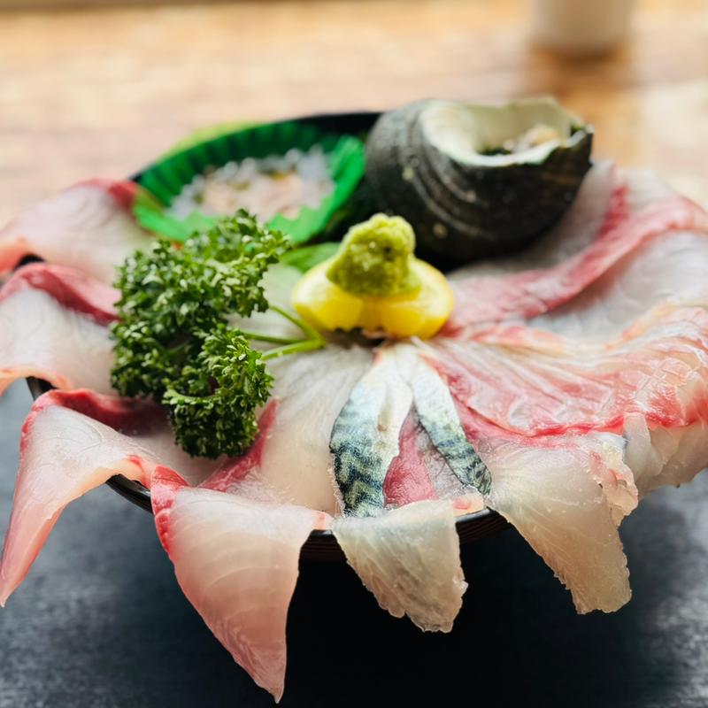 さば入り海鮮丼クロメ汁付き(関あじ関さば館 )