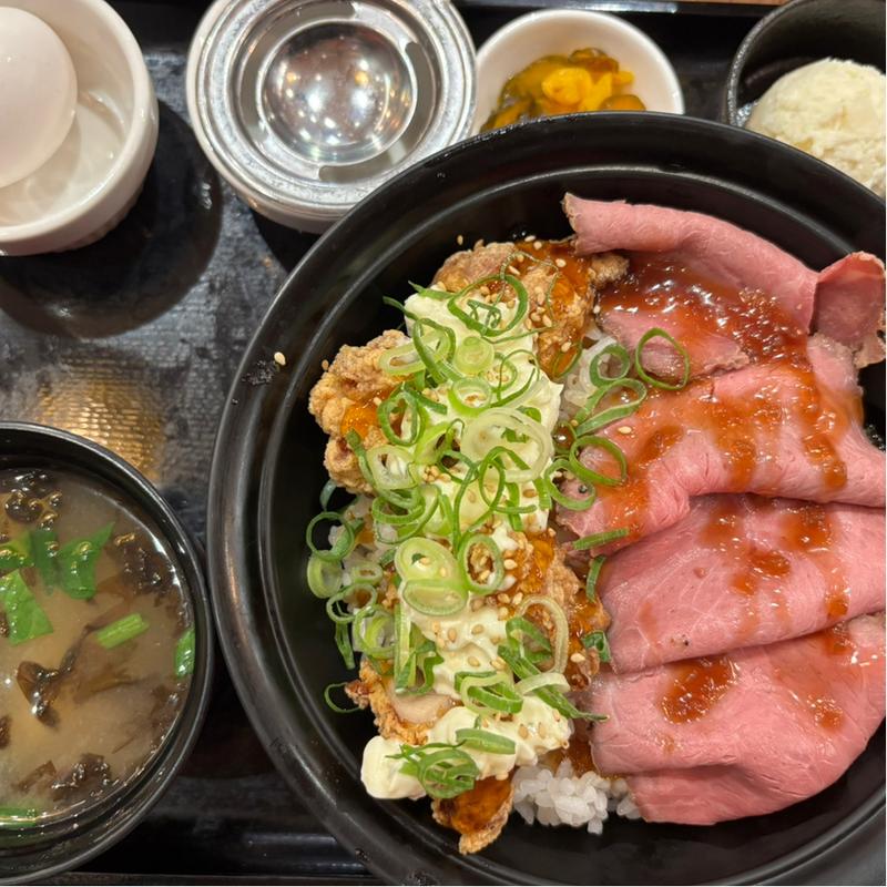チキン南蛮とローストビーフ丼(ローストビーフとステーキ YOSHIMI PARCO_ya上野店)