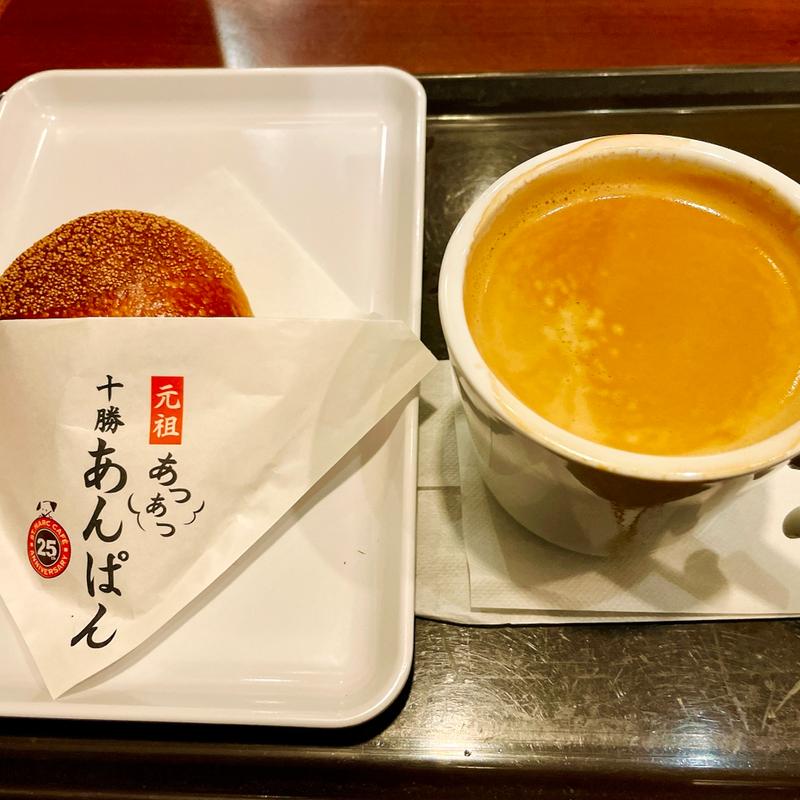 十勝あんぱんとアメリカン(サンマルクカフェ 御堂筋堂島店 （ST-MARC CAFE）)