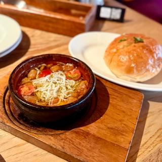しらすとトマトのアヒージョ