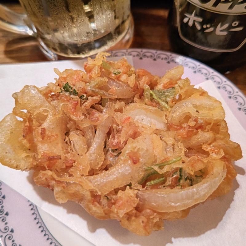 新玉と桜海老のかき揚げ(立ち呑み処 まるま)