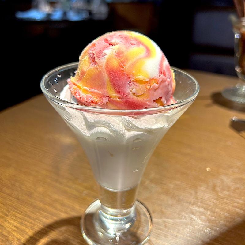 杏仁パフェ(BLUSTA ORAMOO （ブルスタ オラムー）)