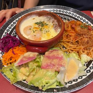 エビドリアのピッコロとハーフパスタのプレート
