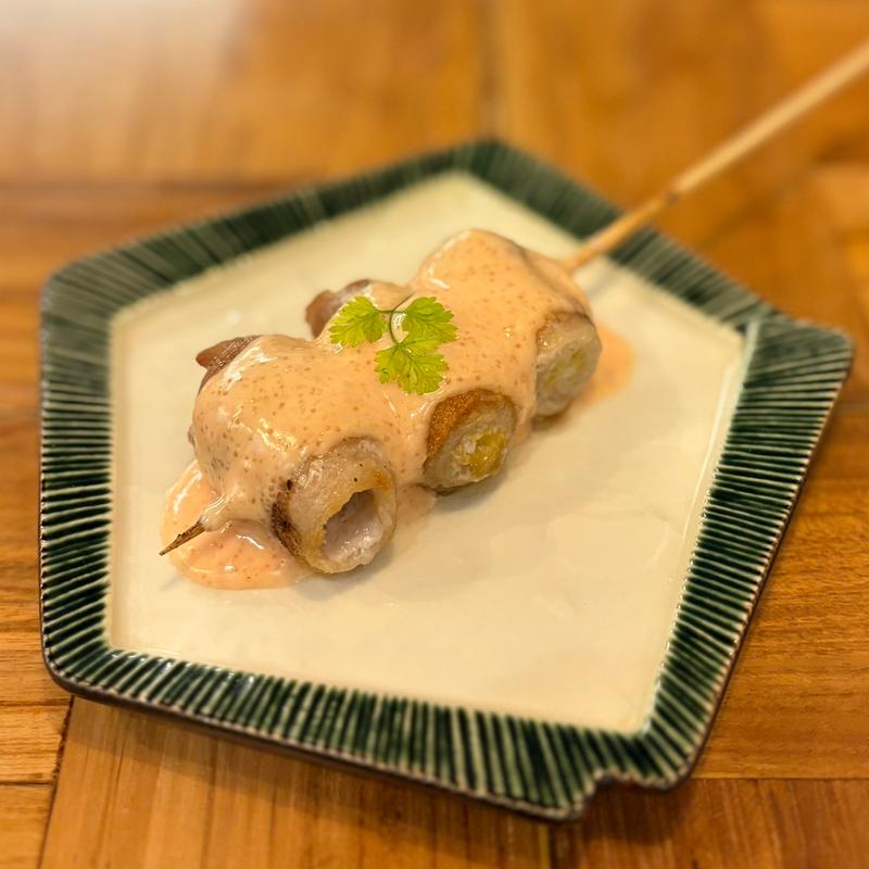 ヤングコーン豚巻明太チーズ串(餃子といえば 芭莉龍（バリロン） 八重北分店)