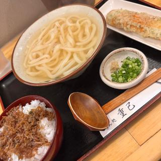 お昼のセット　おうどん(かけ or ぶっかけ or 生じょうゆ) + 鯛ちくわ天 + ごはん (卵かけ or じゃこ)