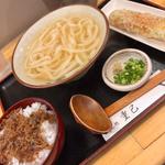 お昼のセット　おうどん(かけ or ぶっかけ or 生じょうゆ) + 鯛ちくわ天 + ごはん (卵かけ or じゃこ)(うどん処 重己)