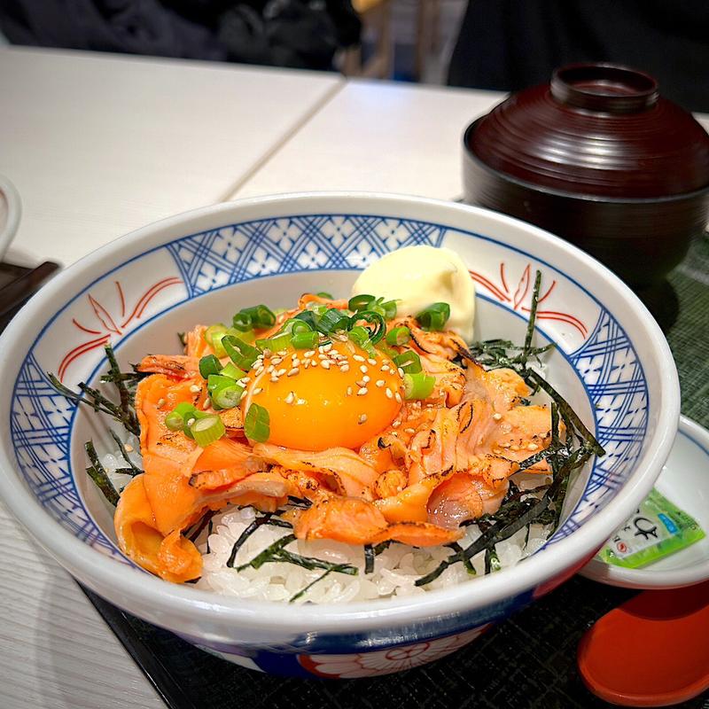 炙りサーモン丼(らら亭 定禅寺通店)
