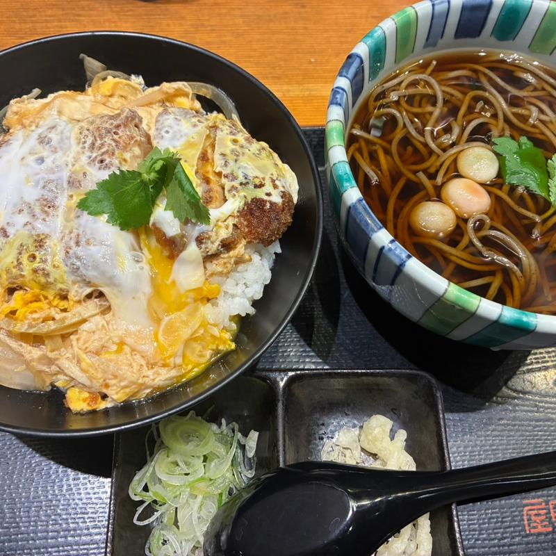 ごま蕎麦とカツ丼のセット(蕎麦居酒屋　高田屋　川崎)