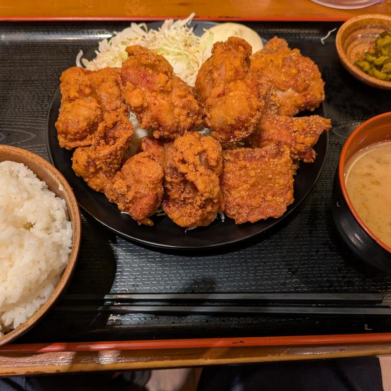 デカ盛り唐揚げ定食(てけてけ 赤坂見附店 )
