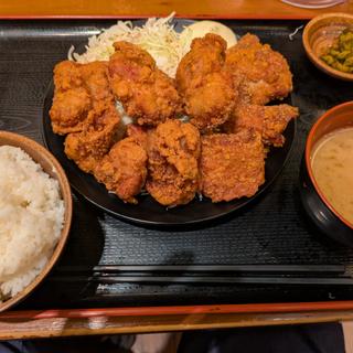 デカ盛り唐揚げ定食