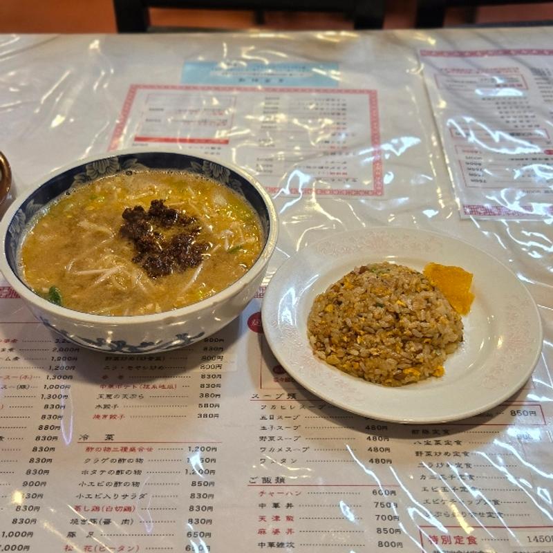 坦々麺と半チャーハンのセット(一品香)