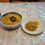 坦々麺と半チャーハンのセット