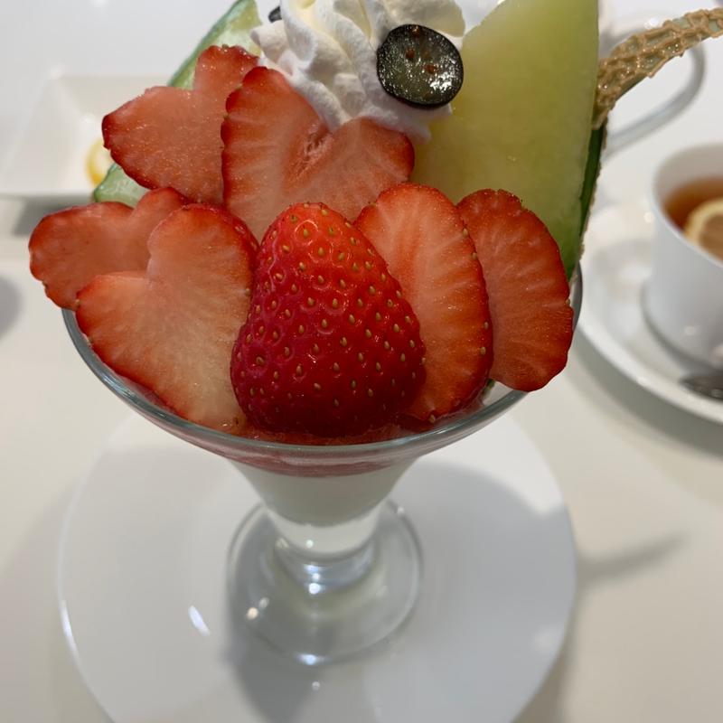 フルーツパフェ(タカノフルーツパーラー 池袋東武店)