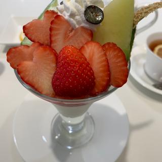 プレゼントフルーツパフェ(タカノフルーツパーラー 池袋東武店)