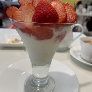 プレゼントフルーツパフェ