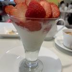 プレゼントフルーツパフェ(タカノフルーツパーラー 池袋東武店)