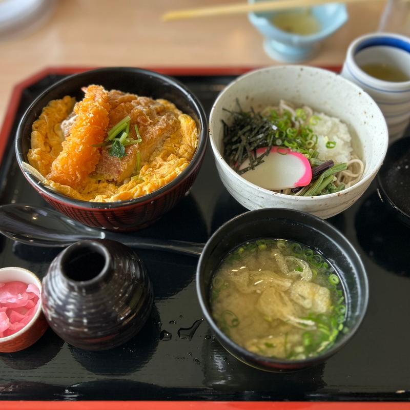 豚ロースえびのミックスかつ丼、山菜おろしそば定食(浜松カントリークラブ （クラブハウスレストラン）)