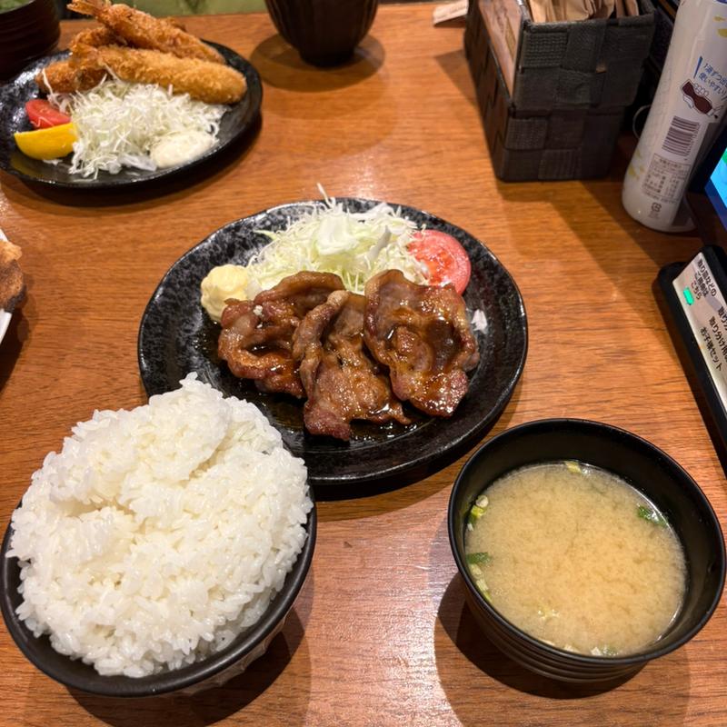 (海を見ながら食べると幸せになるアイス)