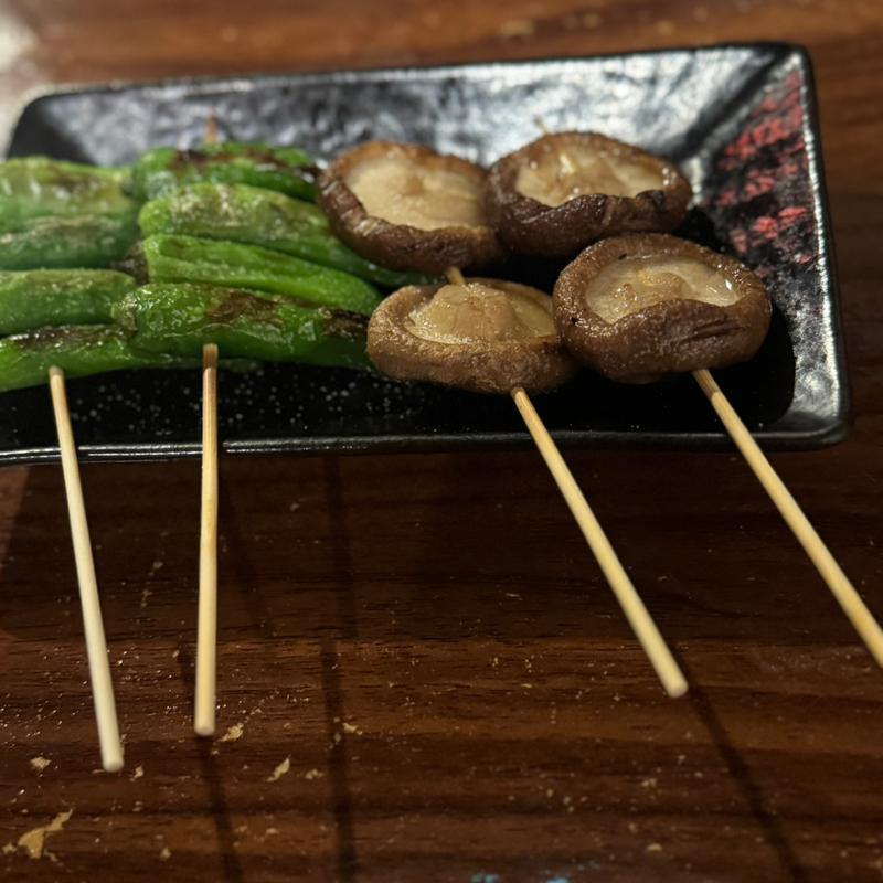 しいたけ、ししとう(鳥助（まんまるどり 三田店）)