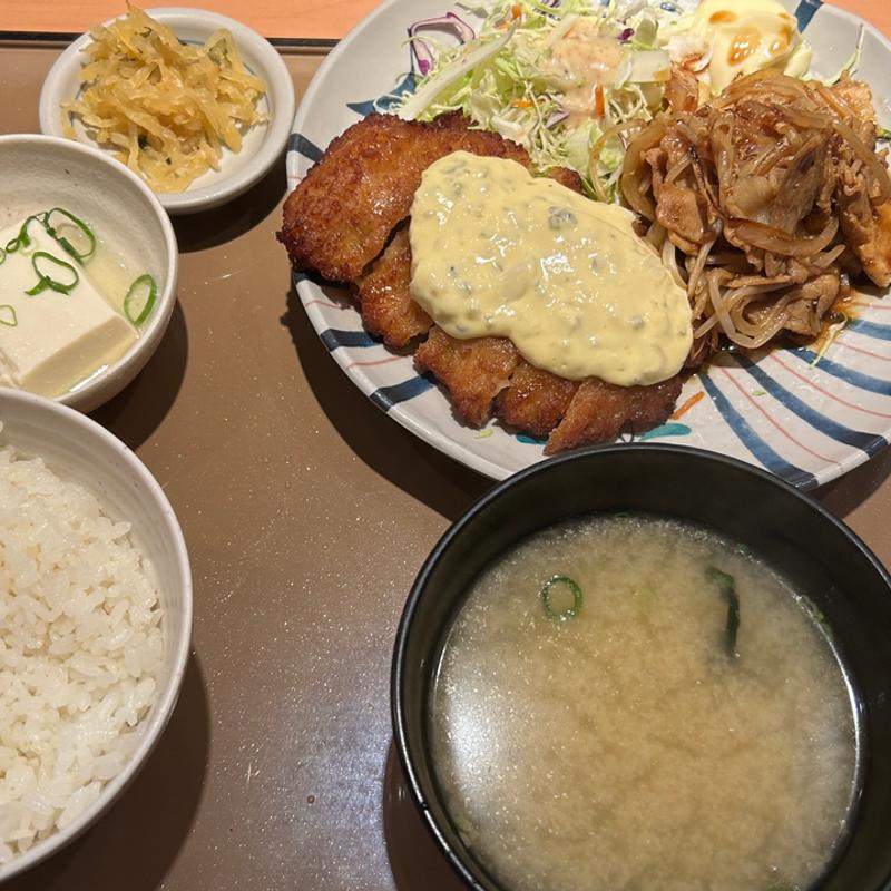 チキン南蛮としょうが焼の人気コンビ定食(やよい軒 蔵前店)