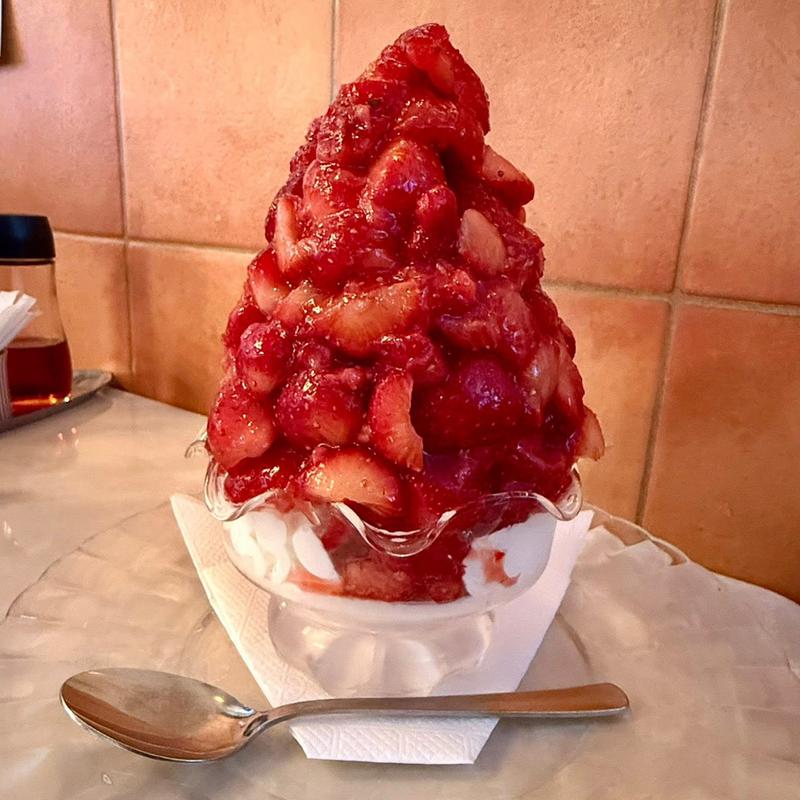 イチゴババロア(喫茶マンボ)