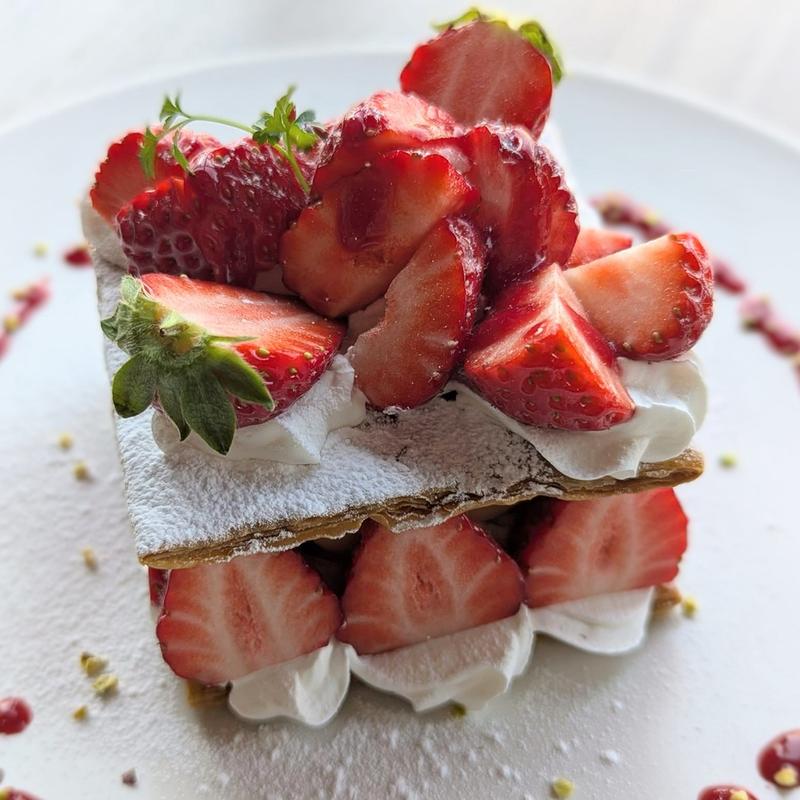 いちごのミルフィーユ(VENTOTTO - ヴェントット | カフェ&フルーツパーラー)