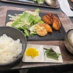 日替定食(ジョニーのからあげ × やま吟)