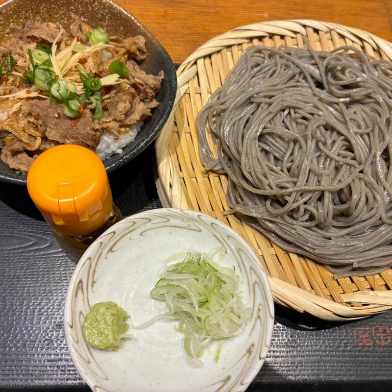 ごま蕎麦と牛肉小丼(蕎麦居酒屋　高田屋　川崎)