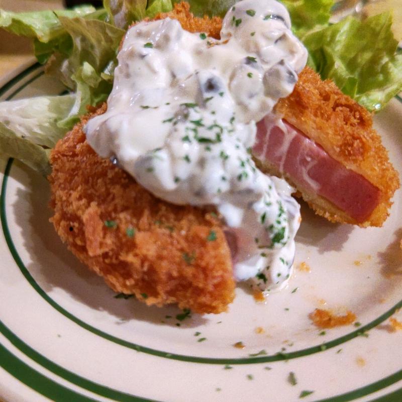 ハムカツ オリーブタルタル(チャコールスタンド野毛)