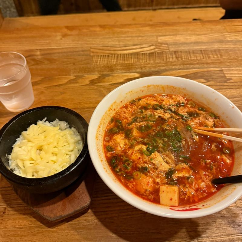 マーボー辛麺　激辛　チーズ入り石焼ごはん(麺屋つつみ)