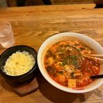 マーボー辛麺　激辛　チーズ入り石焼ごはん