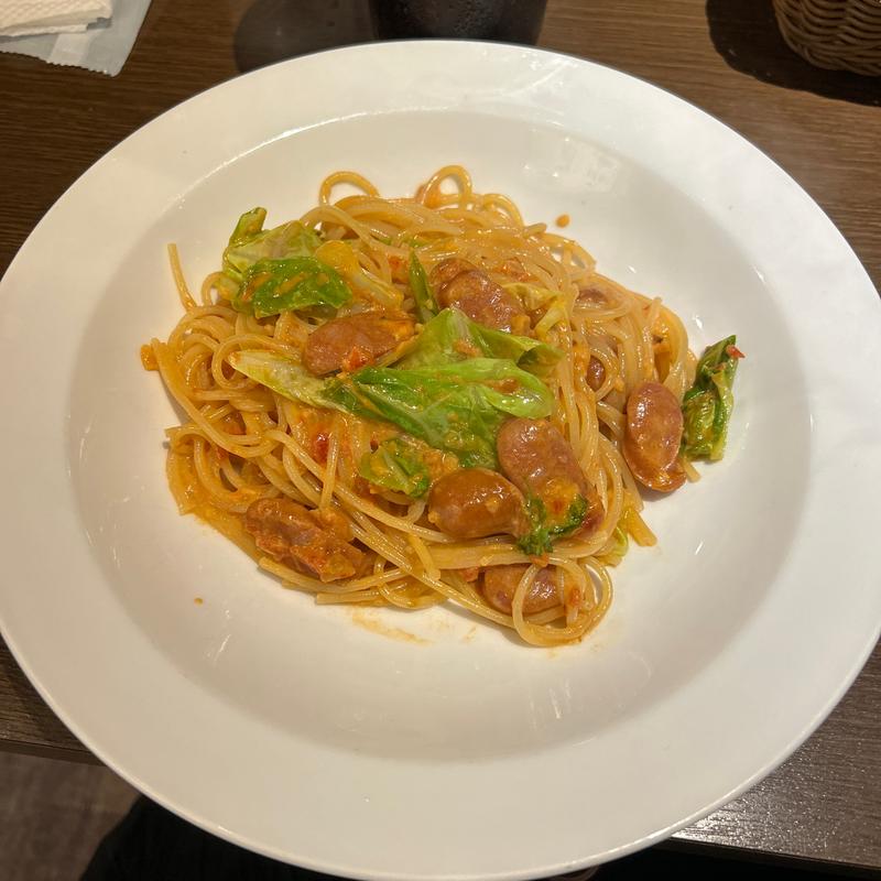 チョリソーウィンナーと春キャベツのトマトクリームソース(イタリアン ダイニングバー エスタリア)