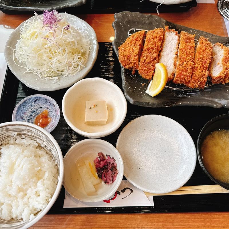 厚切りロースかつ定食(まるかつ橿原店)