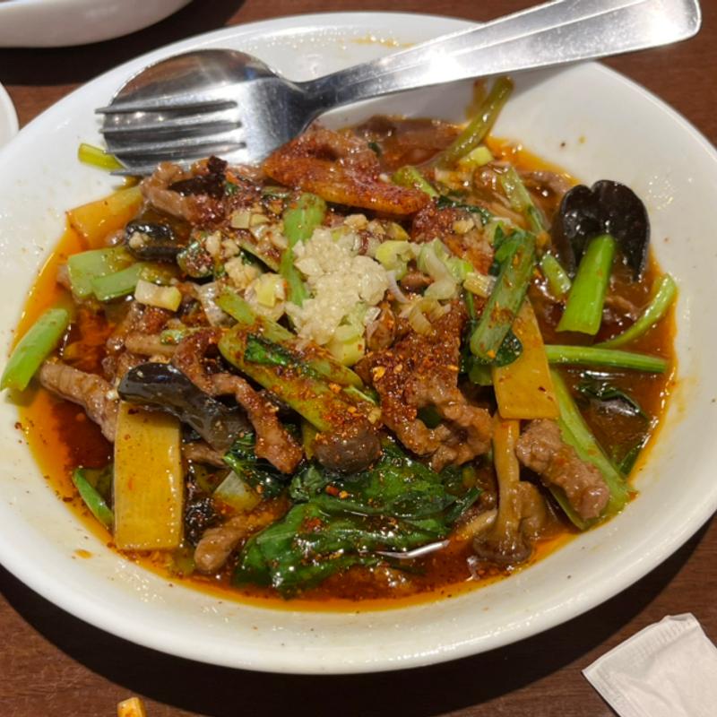 牛肉の炒め煮ニンニク山椒風味(刀削麺・火鍋・西安料理 XI`AN（シーアン）後楽園店)