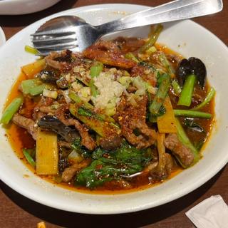 牛肉の炒め煮ニンニク山椒風味(刀削麺・火鍋・西安料理 XI`AN（シーアン）後楽園店)