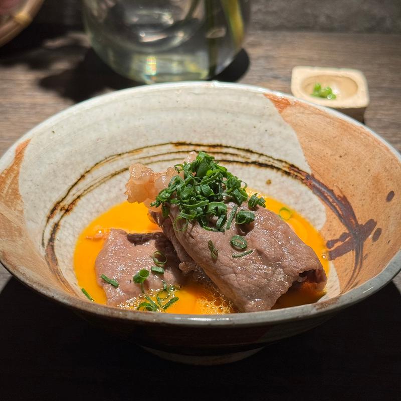 段戸山高原牛サーロインと「まんげつ濃厚卵」のひとくちすき焼き(サンとボーメ)